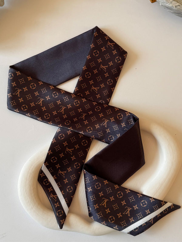 Louis-Vuitton.jpg باندانا تویلی اسکارف لویی ویتون قهوه ای - تصویر 1